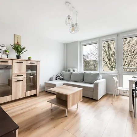 Apartament Afrykanska Cosy By Bookinghost